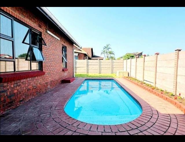 4 BEDROOM HOUSE FOR SALE IN BRACKENHAM